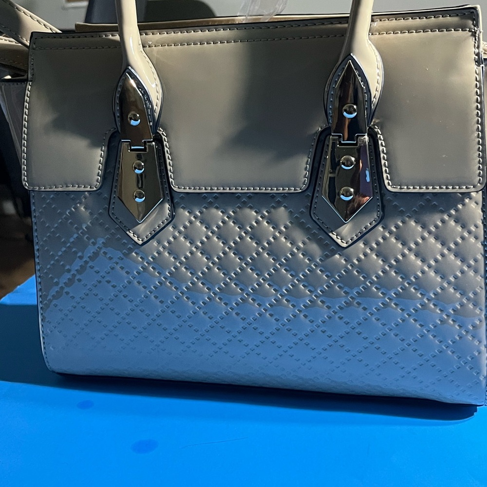 SELLING BRANGIO HANDBAG 👜 fOR WOMEN SIZE lARGE COLOR TAN BNWT